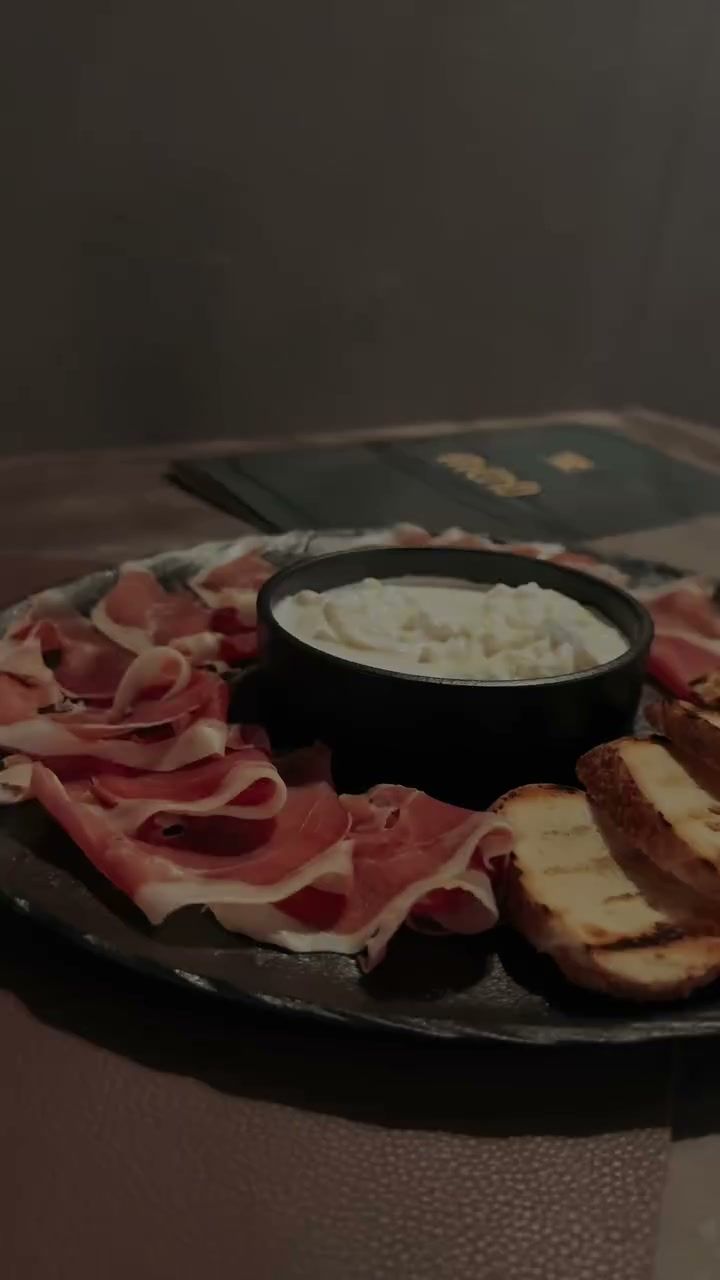 Tagliere di prosciutto crudo e stracciatella