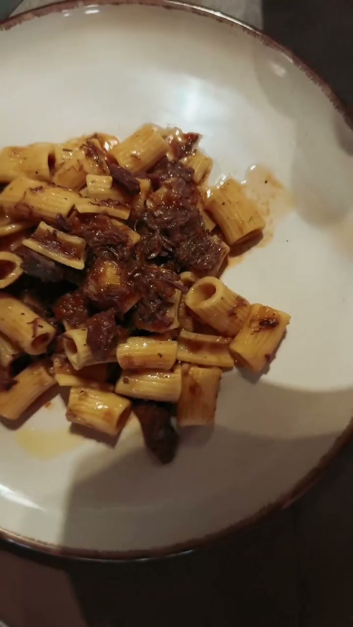 Rigatoni (o Paccheri) al ragù